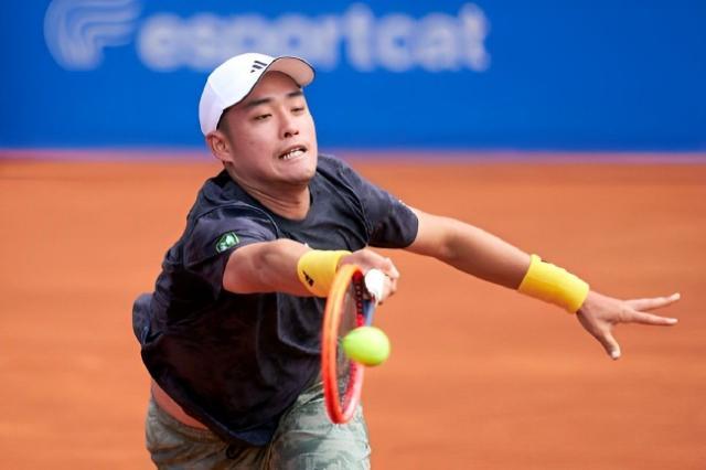 kaiyun-把红土当硬地打 红土季是吴易昺的学习季